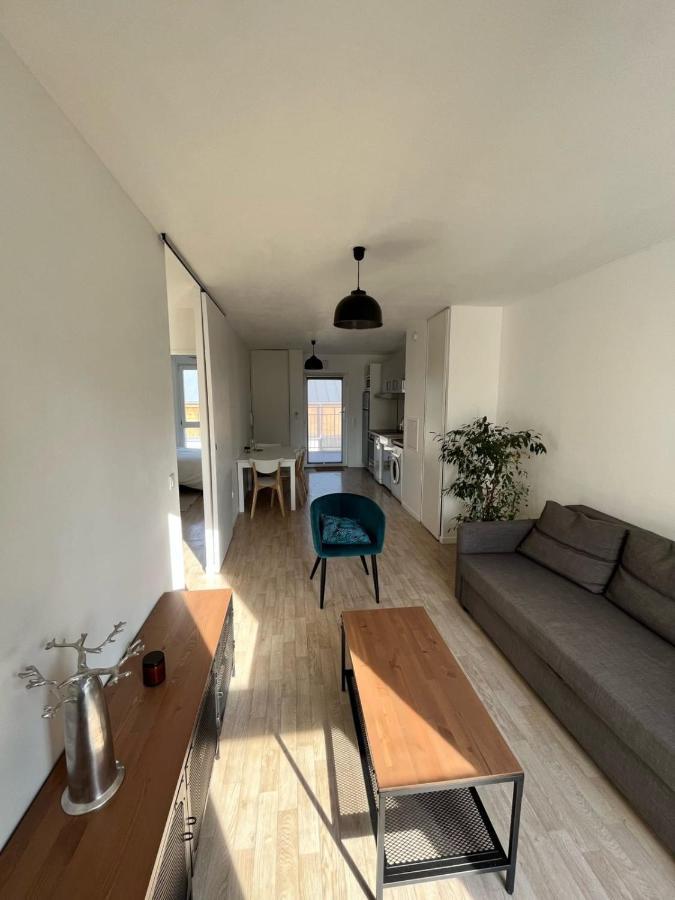 Modern And Bright Near Paris Appartement