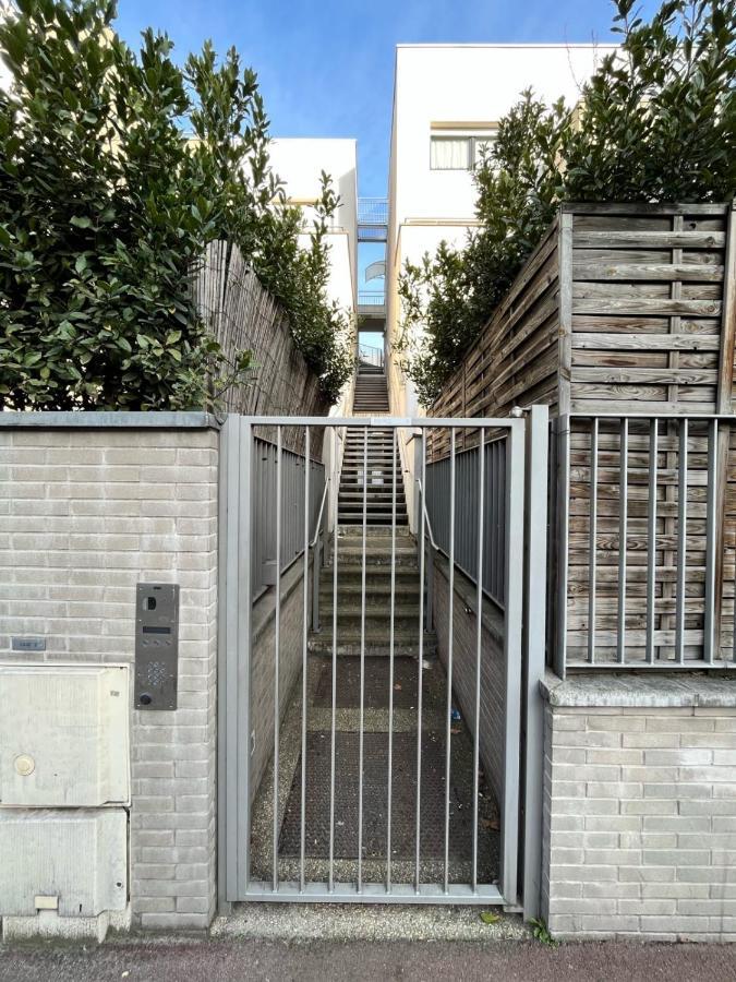 Modern And Bright Near Paris Appartement La Courneuve